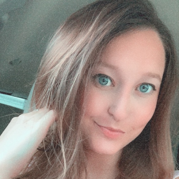 Meet your Posher, Ashley - Picture 1 of 1